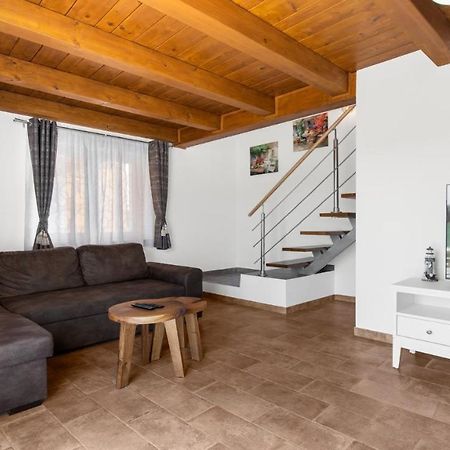 Holiday Home Lino Дайла Екстериор снимка
