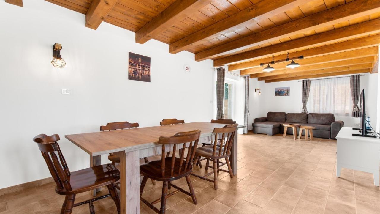 Holiday Home Lino Дайла Екстериор снимка
