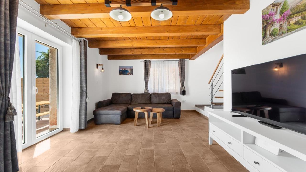 Holiday Home Lino Дайла Екстериор снимка